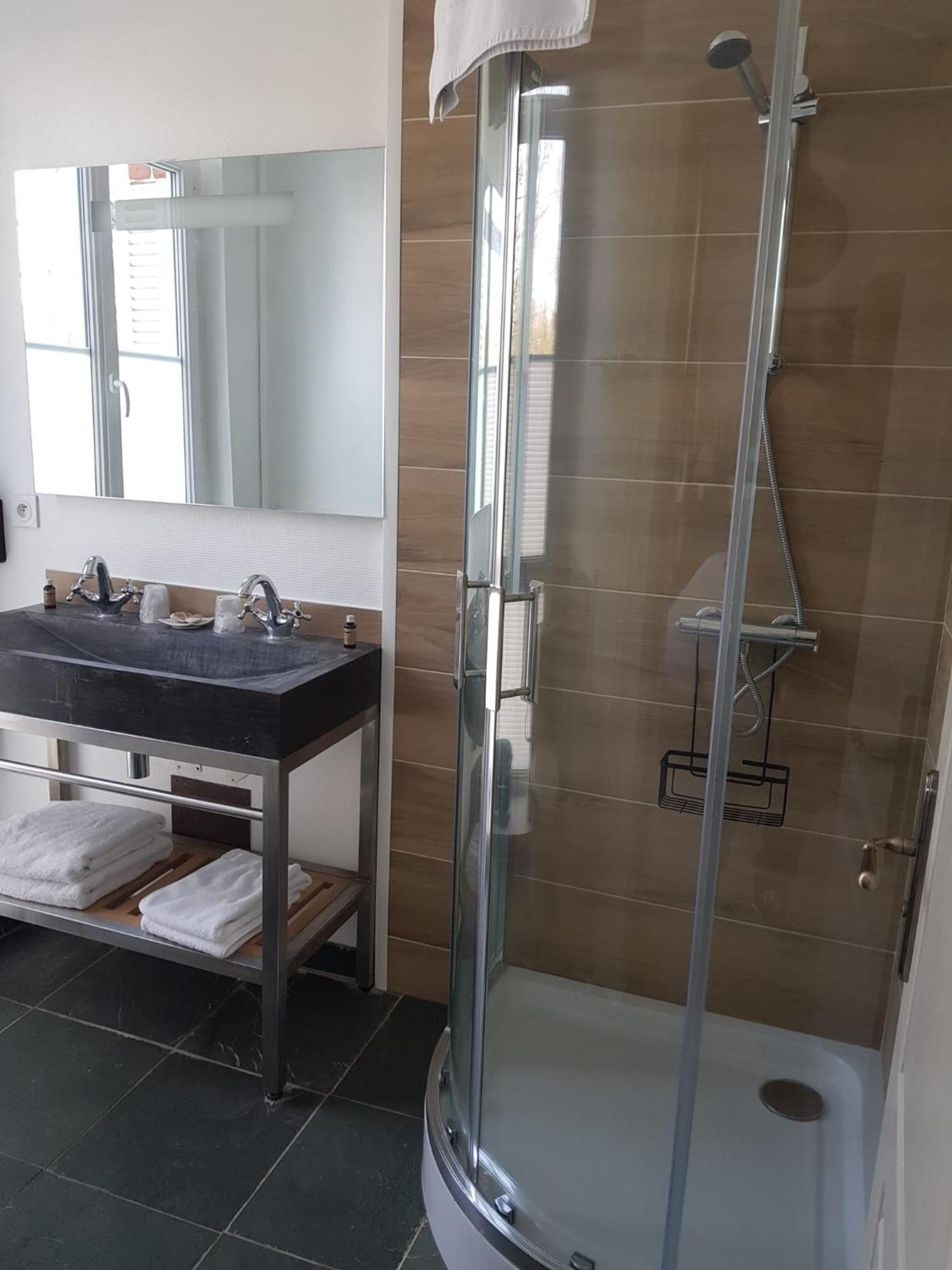 Le Clos Des Lodges Bernay  Room photo