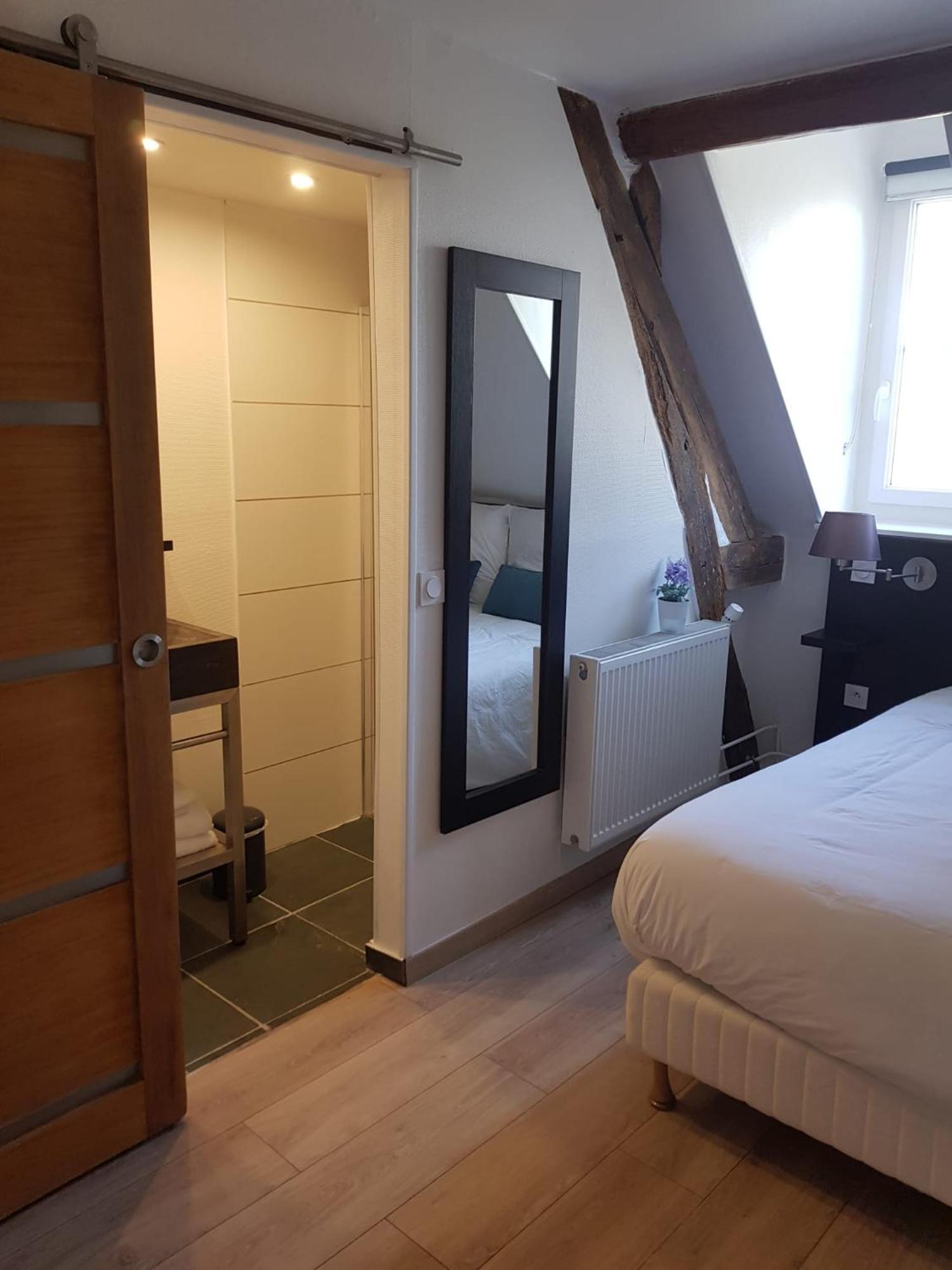Le Clos Des Lodges Bernay  Room photo