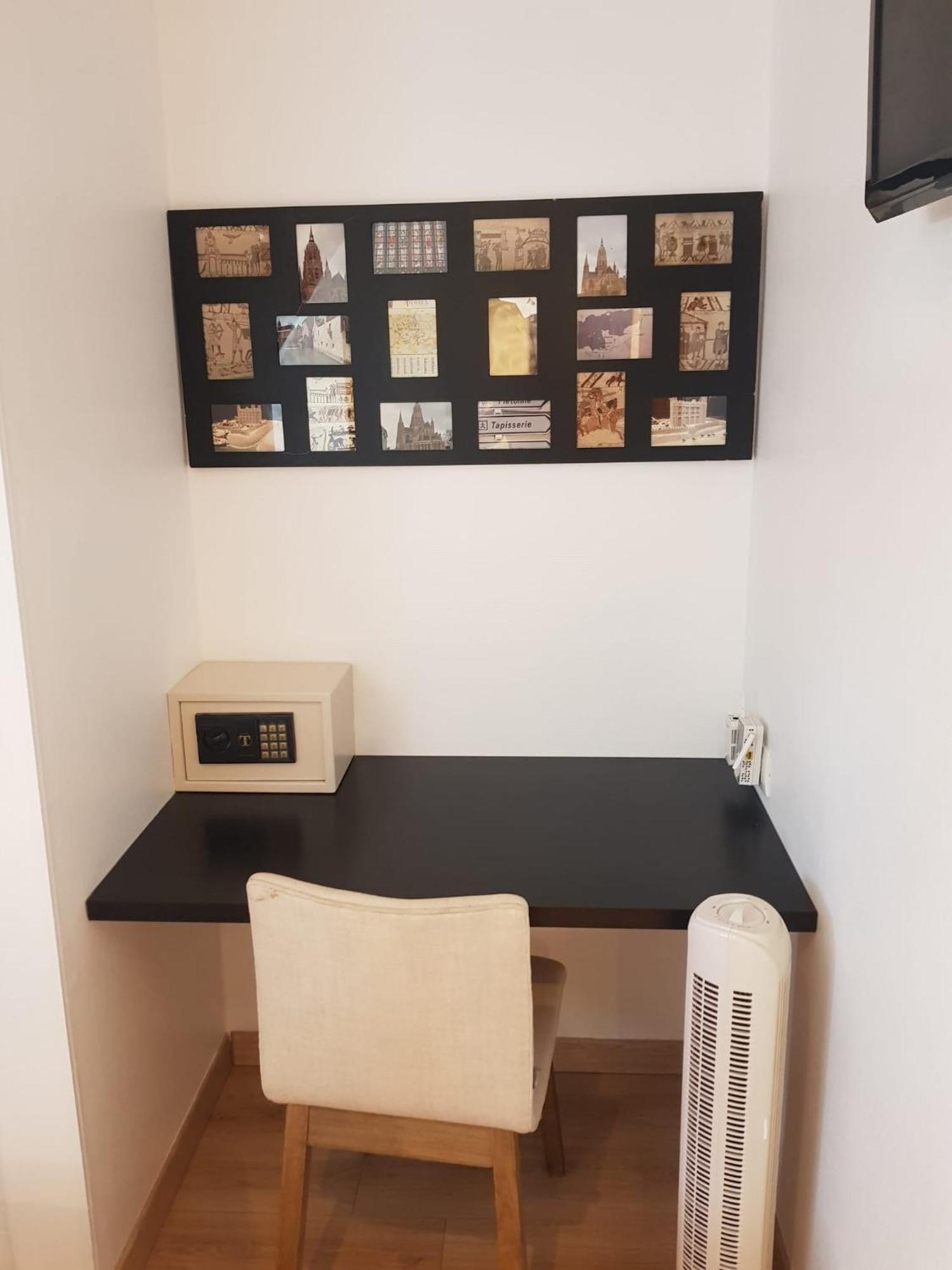 Le Clos Des Lodges Bernay  Room photo
